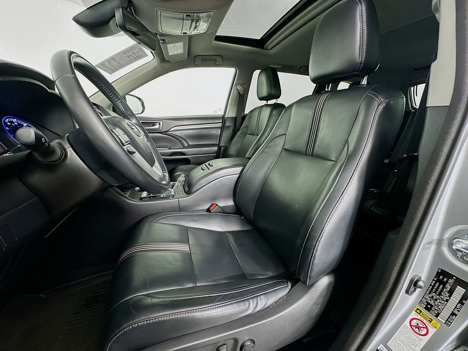 Used 2017 Toyota Highlander SE image 21