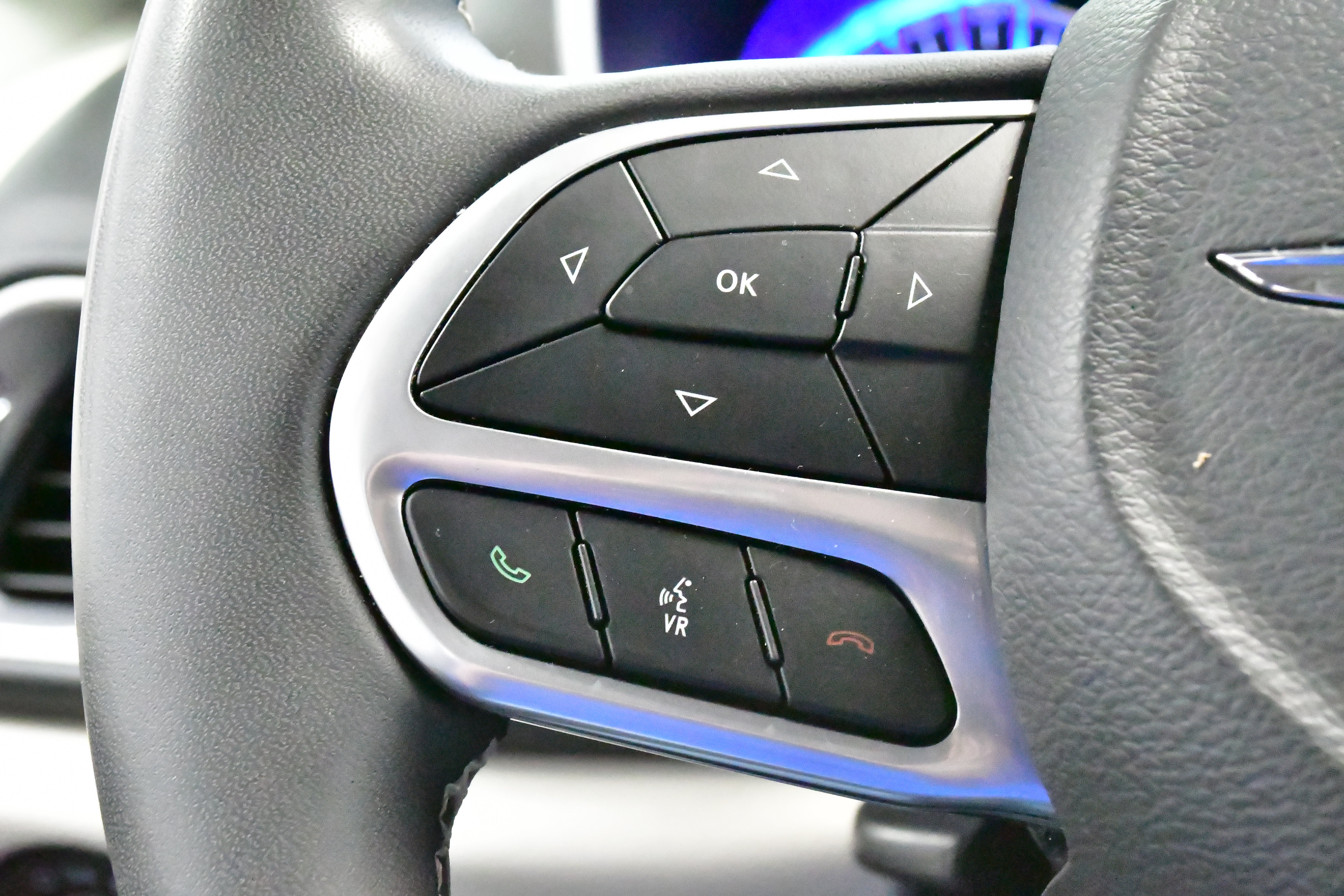 Used 2023 Chrysler Pacifica Touring-L FWD image 25