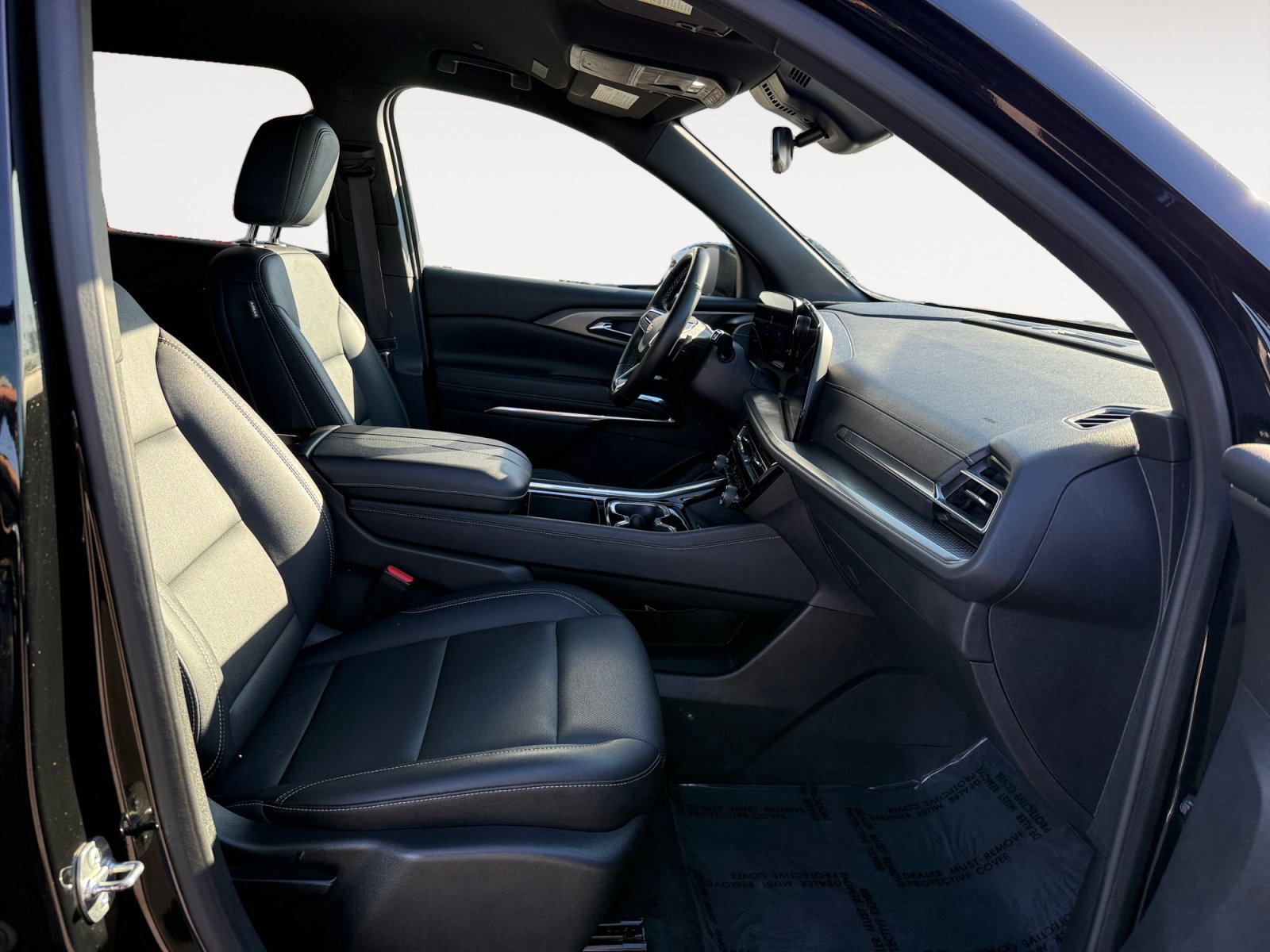 Used 2025 Chevrolet Traverse LT FWD image 19
