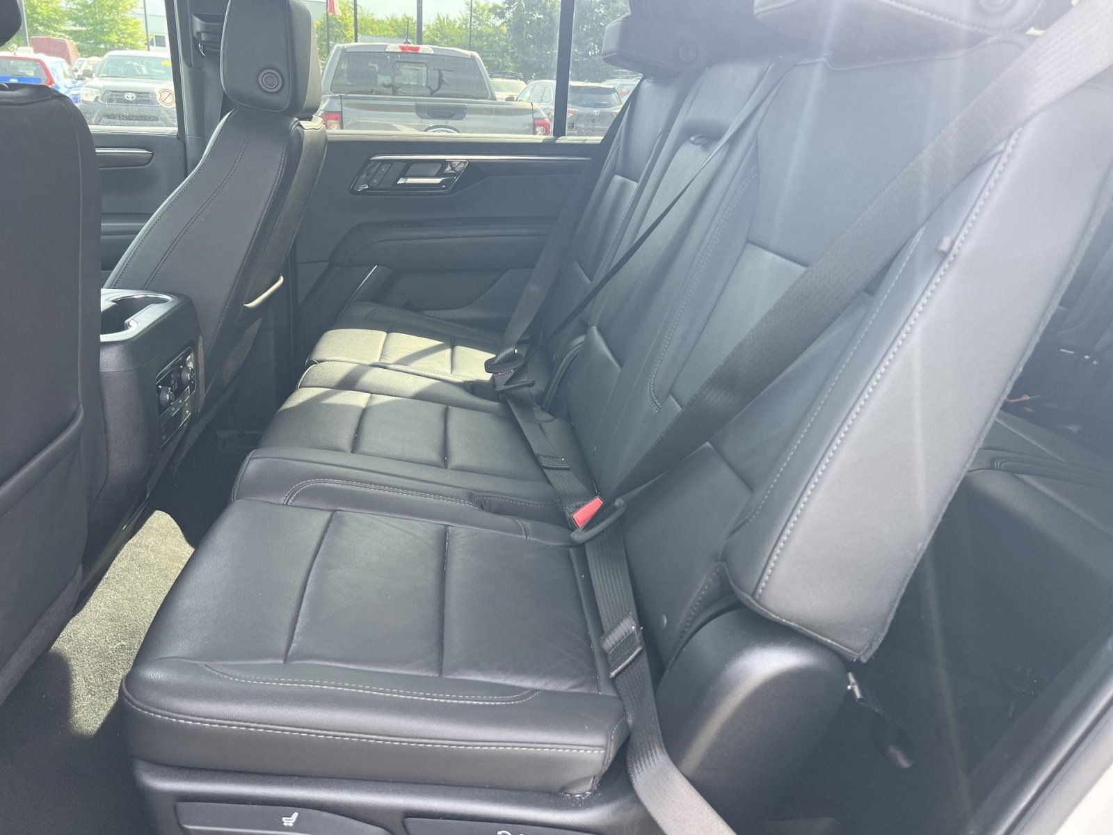 Used 2025 Chevrolet Tahoe Z71 AWD/4WD image 25