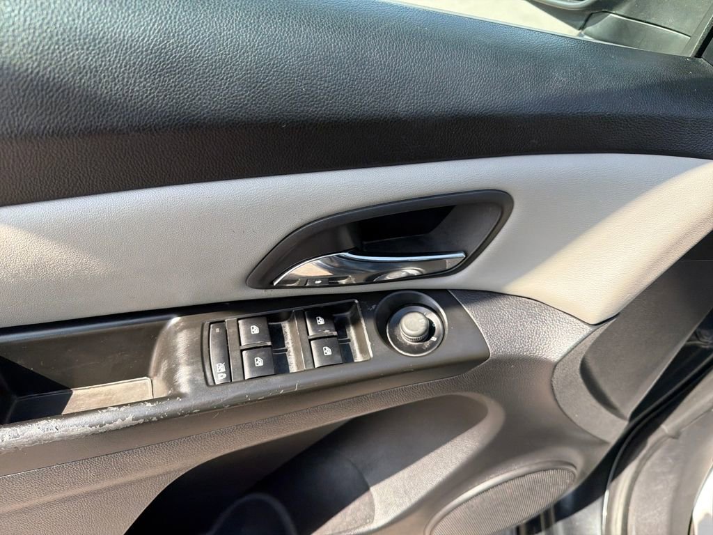 Used 2013 Chevrolet Cruze LS image 13
