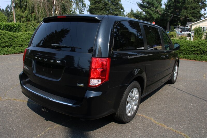 Used 2015 Dodge Grand Caravan SE w/ Quick Order Package 29E SE FWD image 3