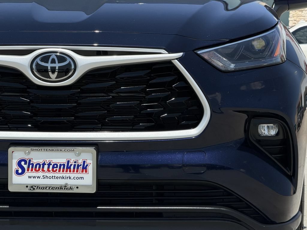 Used 2025 Toyota Highlander XLE AWD/4WD image 8