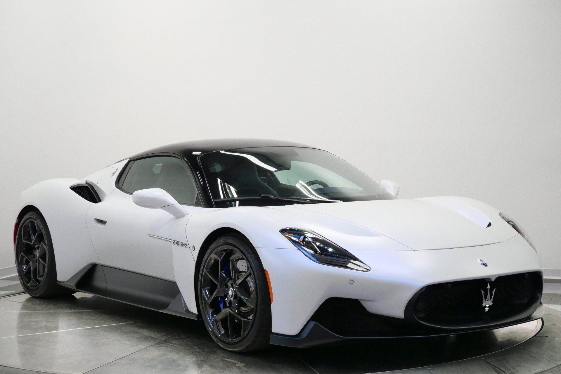 Used 2023 Maserati MC20 Coupe RWD image 3