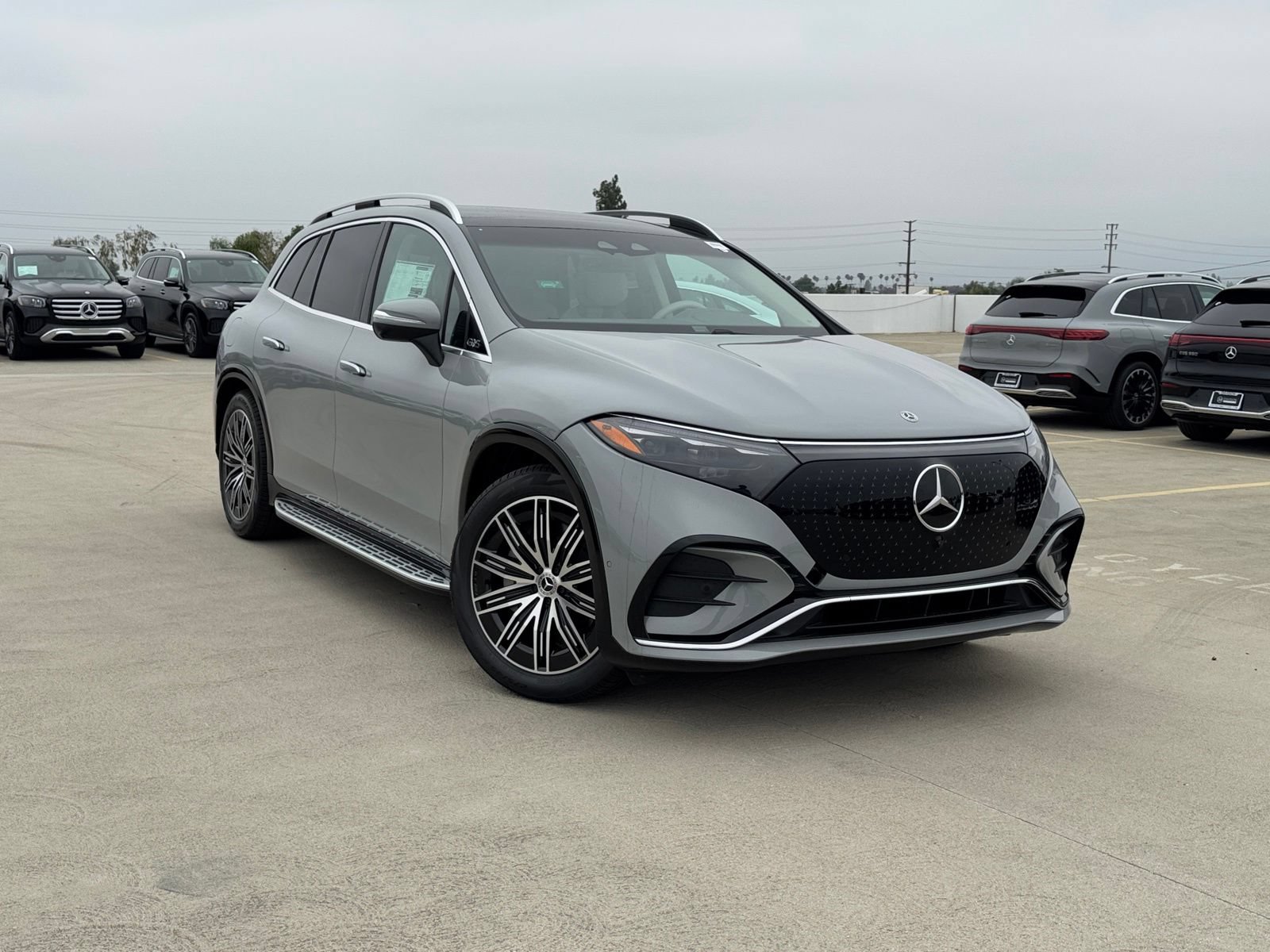 New 2026 Mercedes-Benz EQS 400 4MATIC SUV image 2