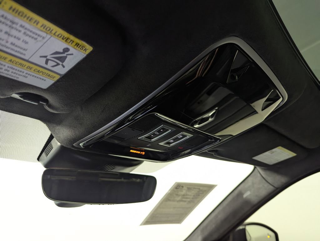 Used 2020 Land Rover Range Rover Velar R-Dynamic S image 16