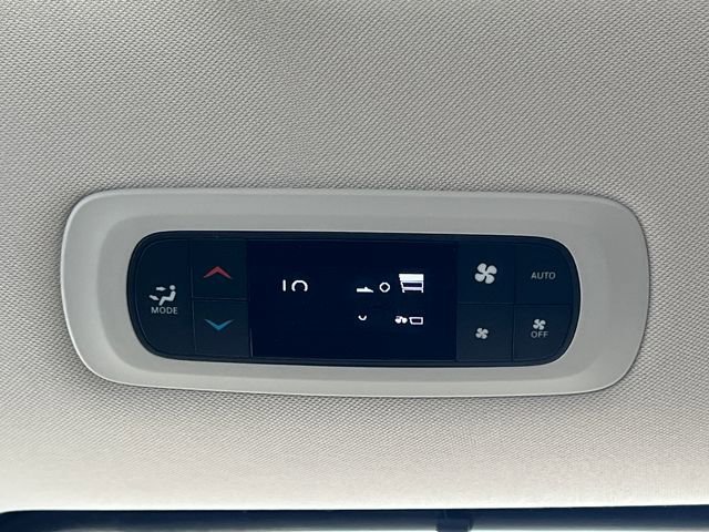 Used 2024 Chrysler Pacifica Touring-L FWD image 35