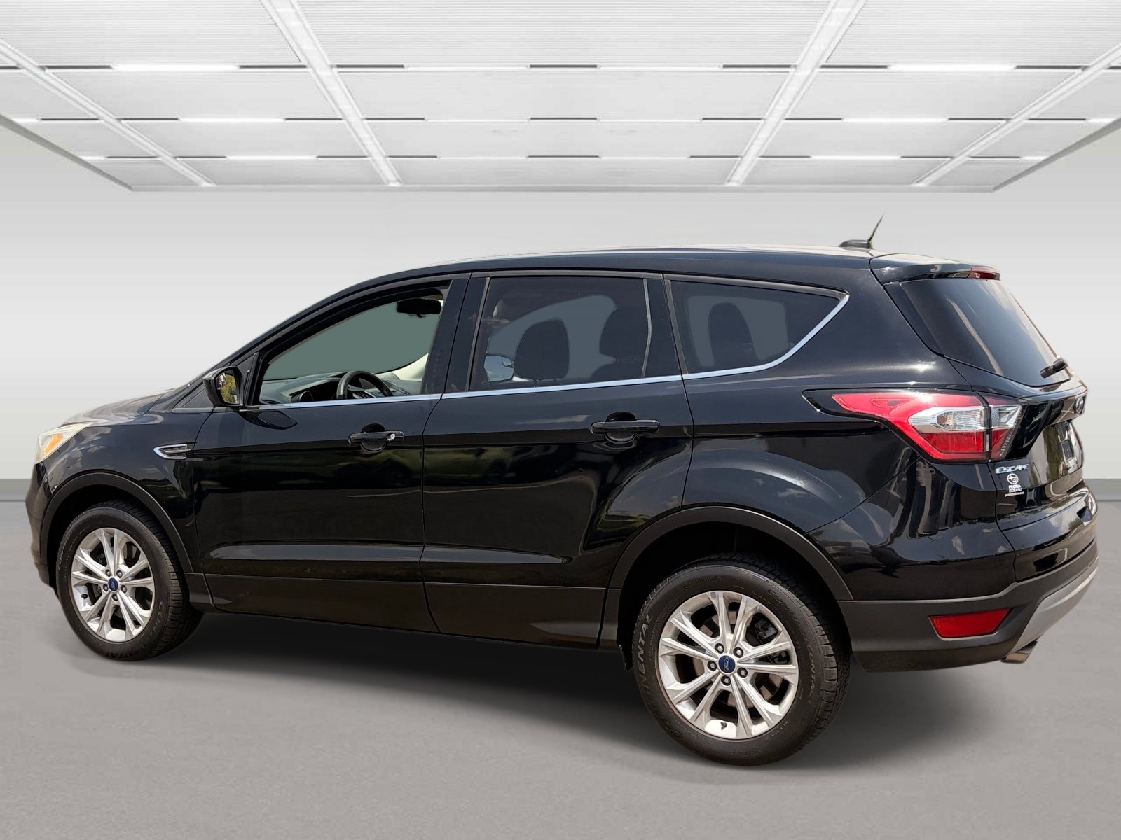 Used 2017 Ford Escape SE FWD image 3