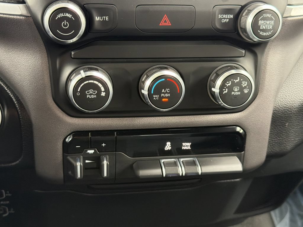 Used 2022 RAM 1500 Big Horn AWD/4WD image 18