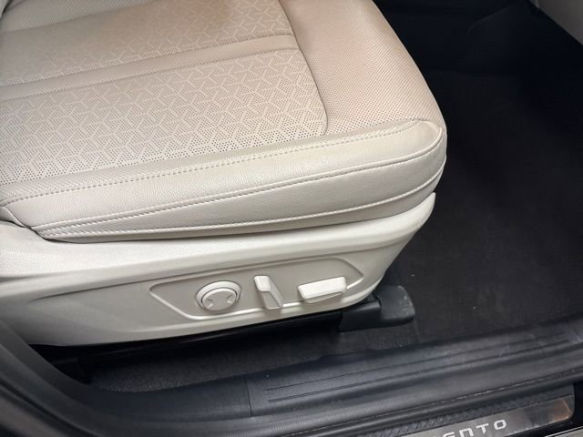 Used 2023 Kia Sorento SX Prestige image 11