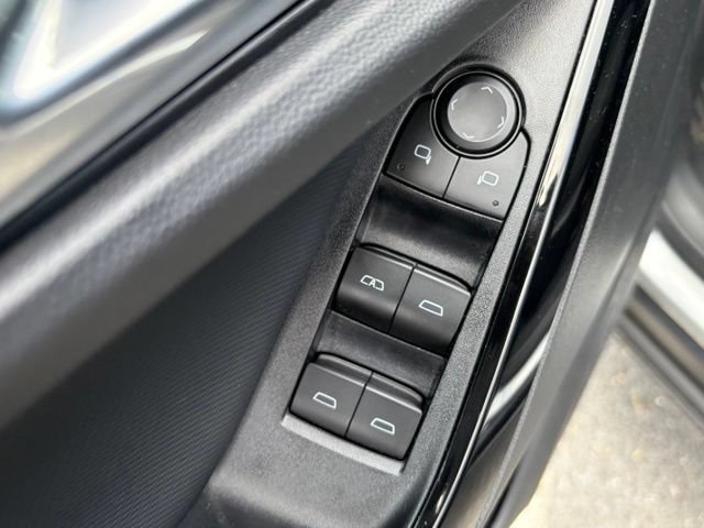 Used 2026 Chevrolet Equinox LT AWD/4WD image 13