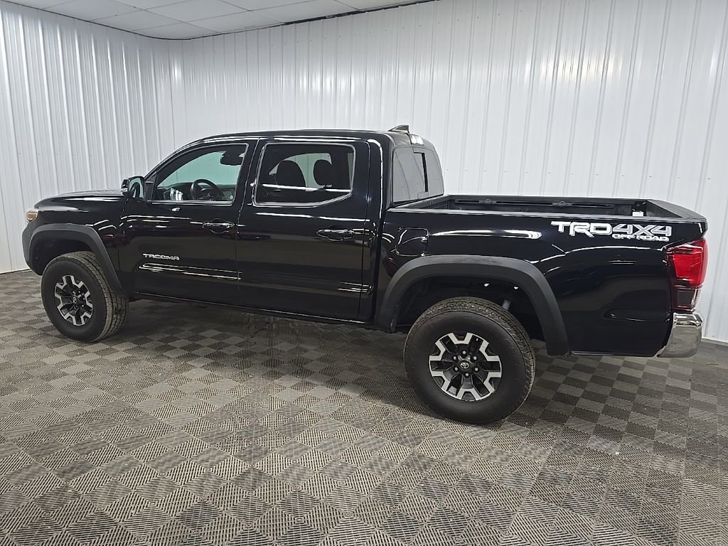 Used 2019 Toyota Tacoma TRD Off-Road AWD/4WD image 4