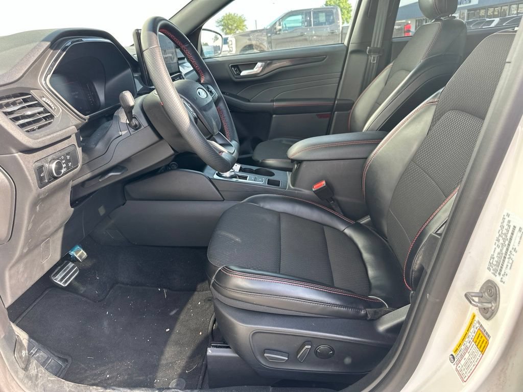 Used 2024 Ford Escape ST-Line w/ Tech Pack #1 AWD/4WD image 14