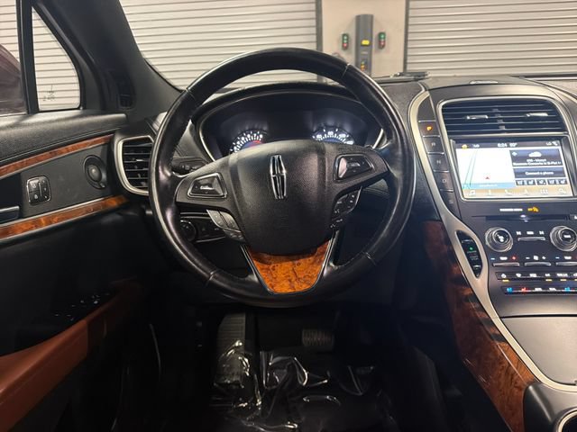 Used 2018 Lincoln MKX Reserve w/ Driver Assistance Package FWD image 13