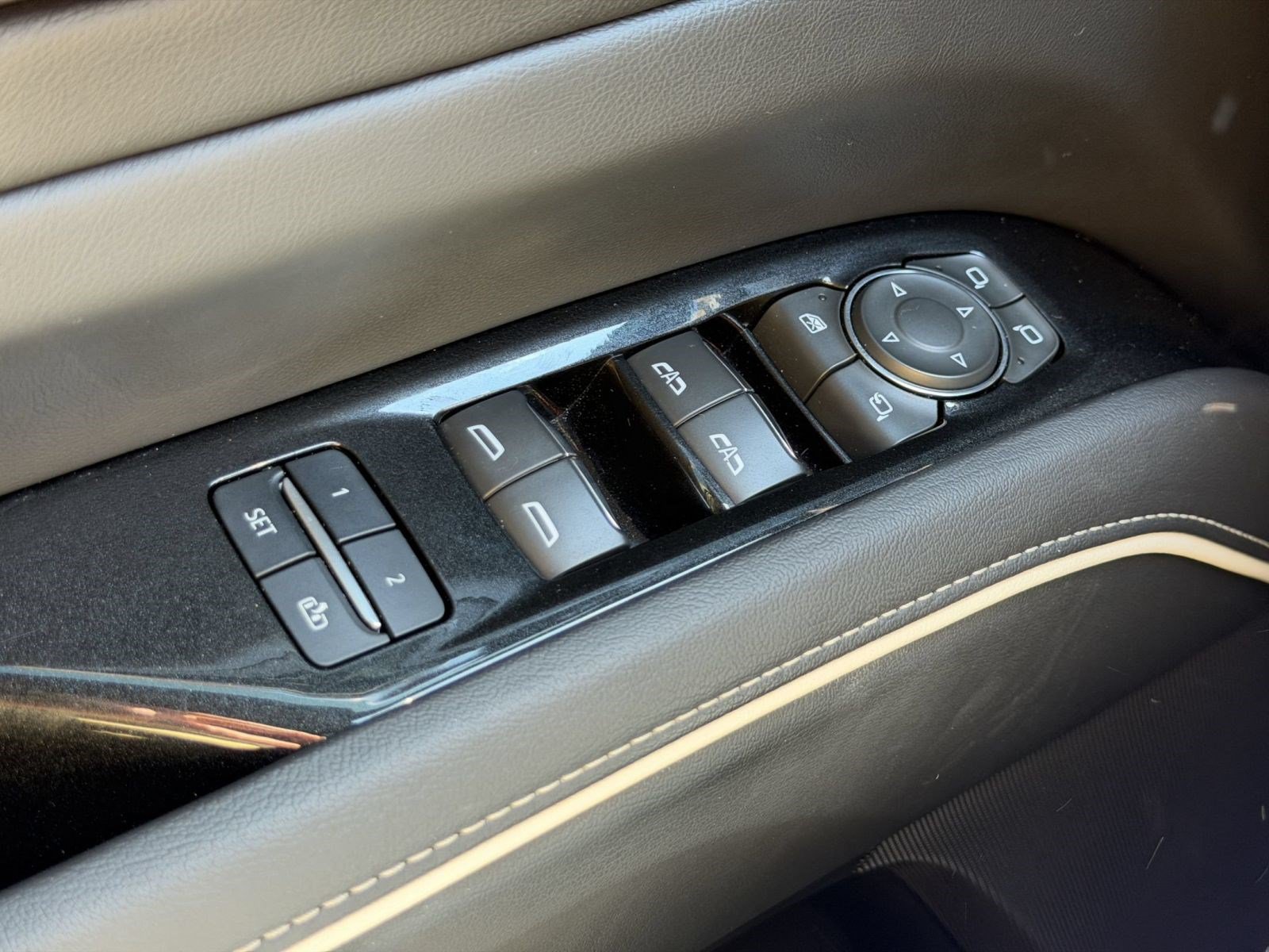 Used 2023 Cadillac Escalade Luxury AWD/4WD image 13