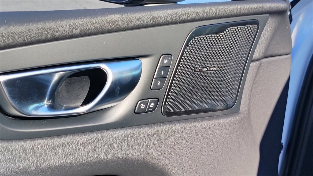 New 2026 Volvo XC60 B5 Plus w/ Climate Package image 9