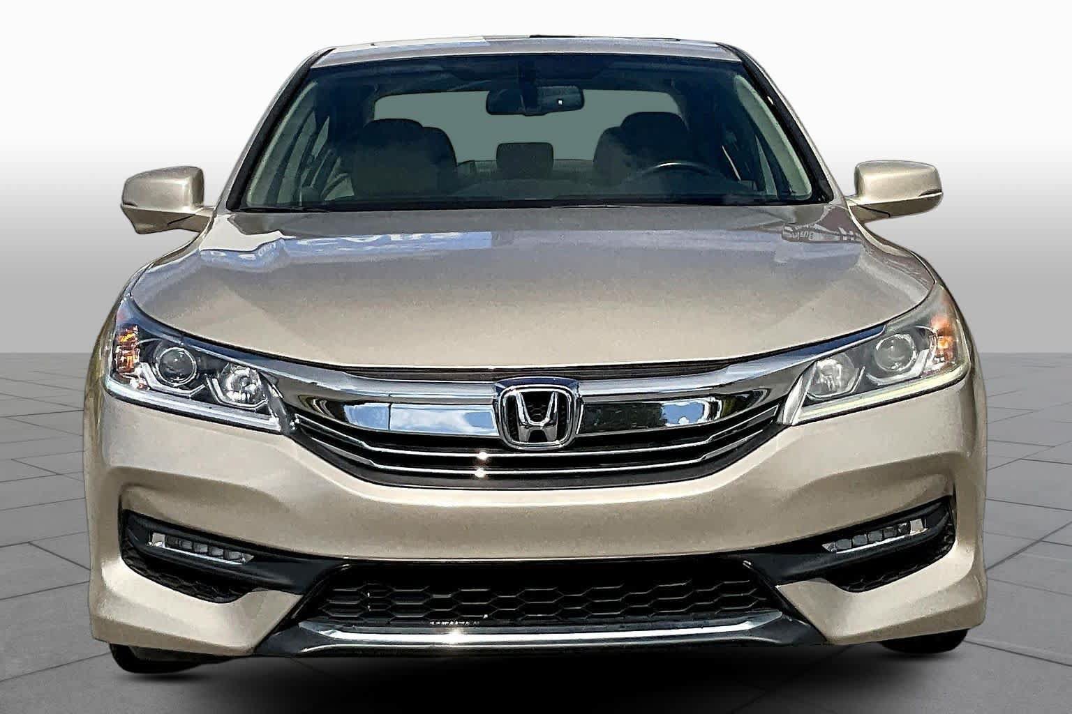 Used 2017 Honda Accord EX-L image 4