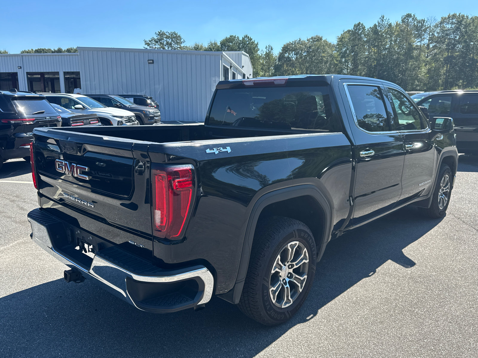 Used 2025 GMC Sierra 1500 SLT AWD/4WD image 5