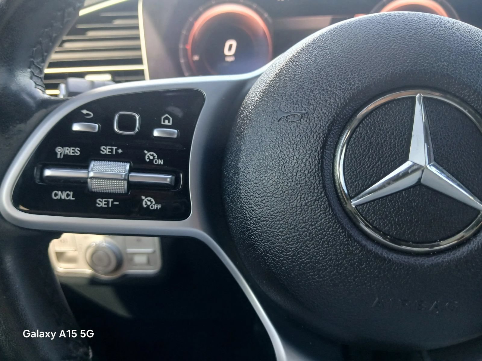 Used 2020 Mercedes-Benz GLE 350 4MATIC w/ Premium Package image 28