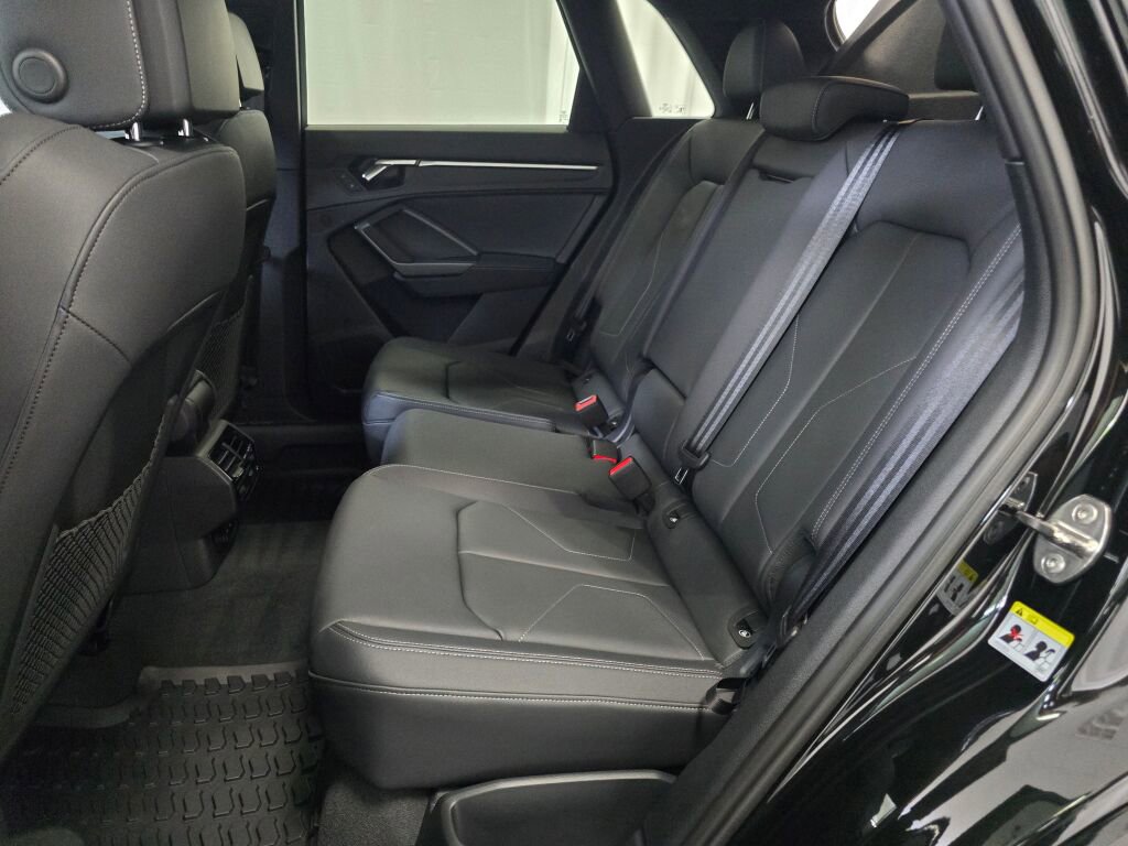 New 2025 Audi Q3 2.0T Premium image 18