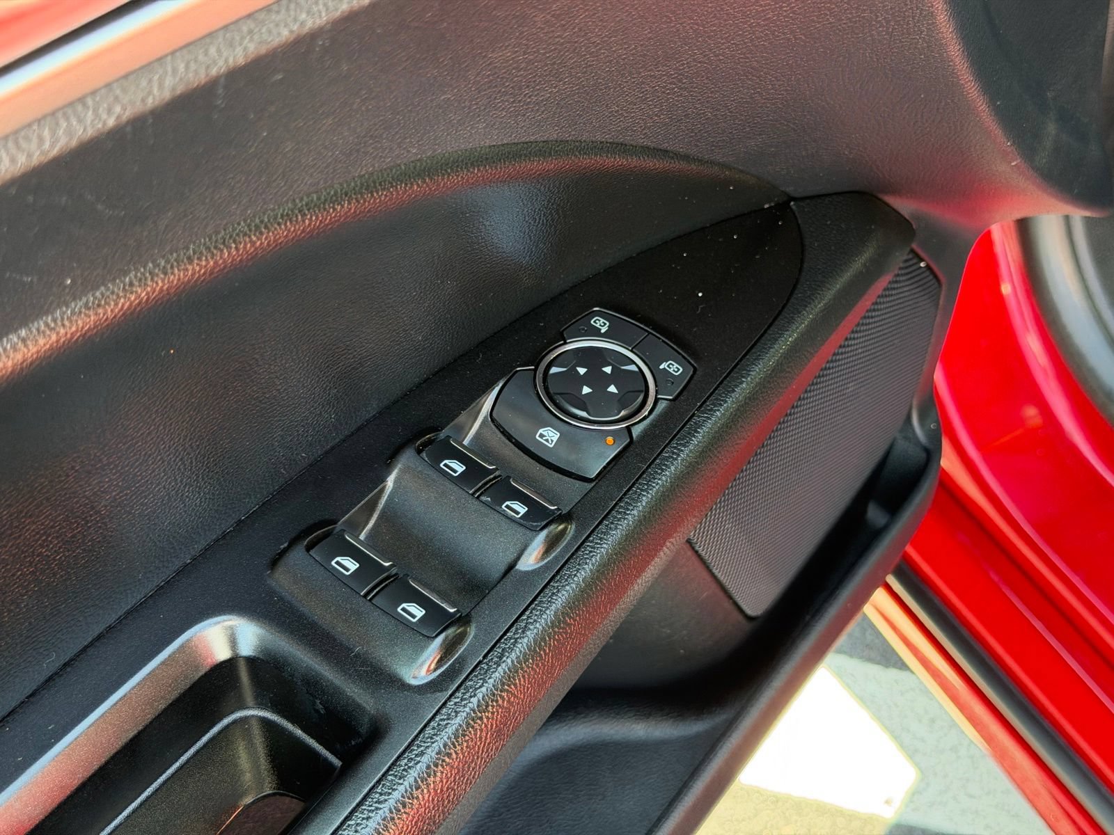 Used 2020 Ford Fusion SEL FWD image 12