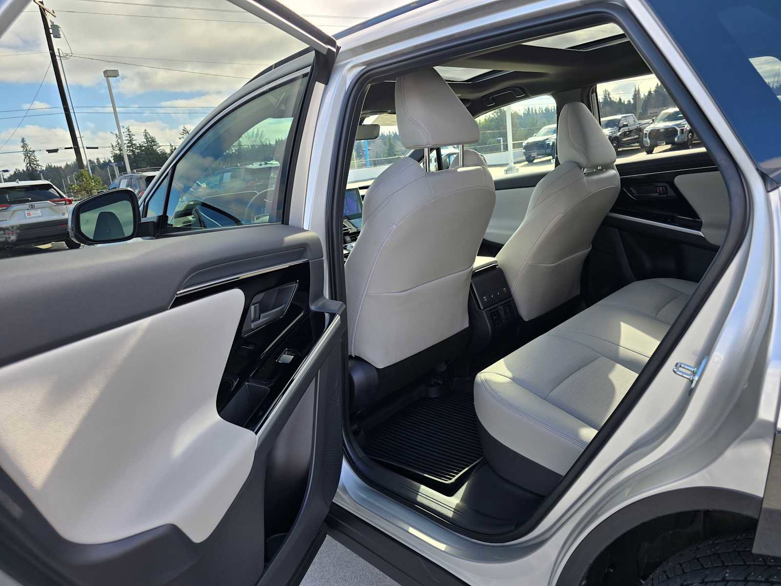 Certified 2025 Toyota bZ4X AWD image 15
