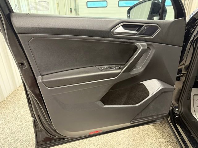 Used 2021 Volkswagen Tiguan SE image 6