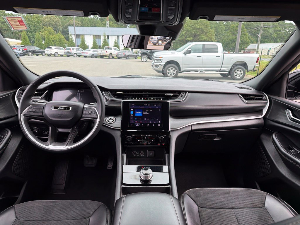 Certified 2025 Jeep Grand Cherokee Altitude AWD/4WD image 8