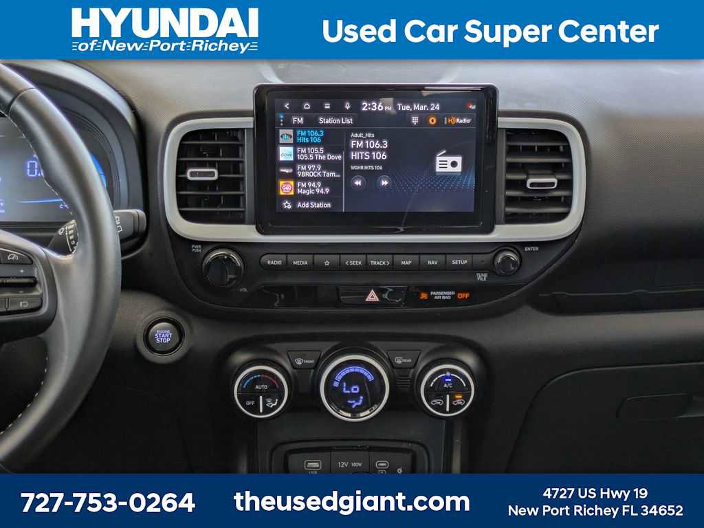 Used 2023 Hyundai Venue Limited image 18
