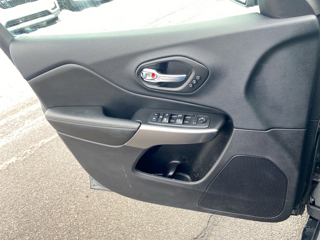 Used 2020 Jeep Cherokee Limited image 21