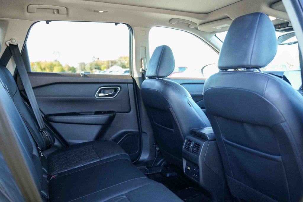 Used 2021 Nissan Rogue Platinum AWD/4WD image 21