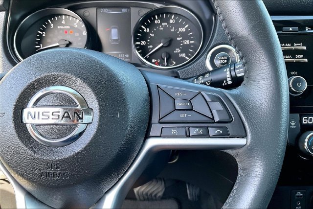 Used 2017 Nissan Rogue SV AWD/4WD image 19