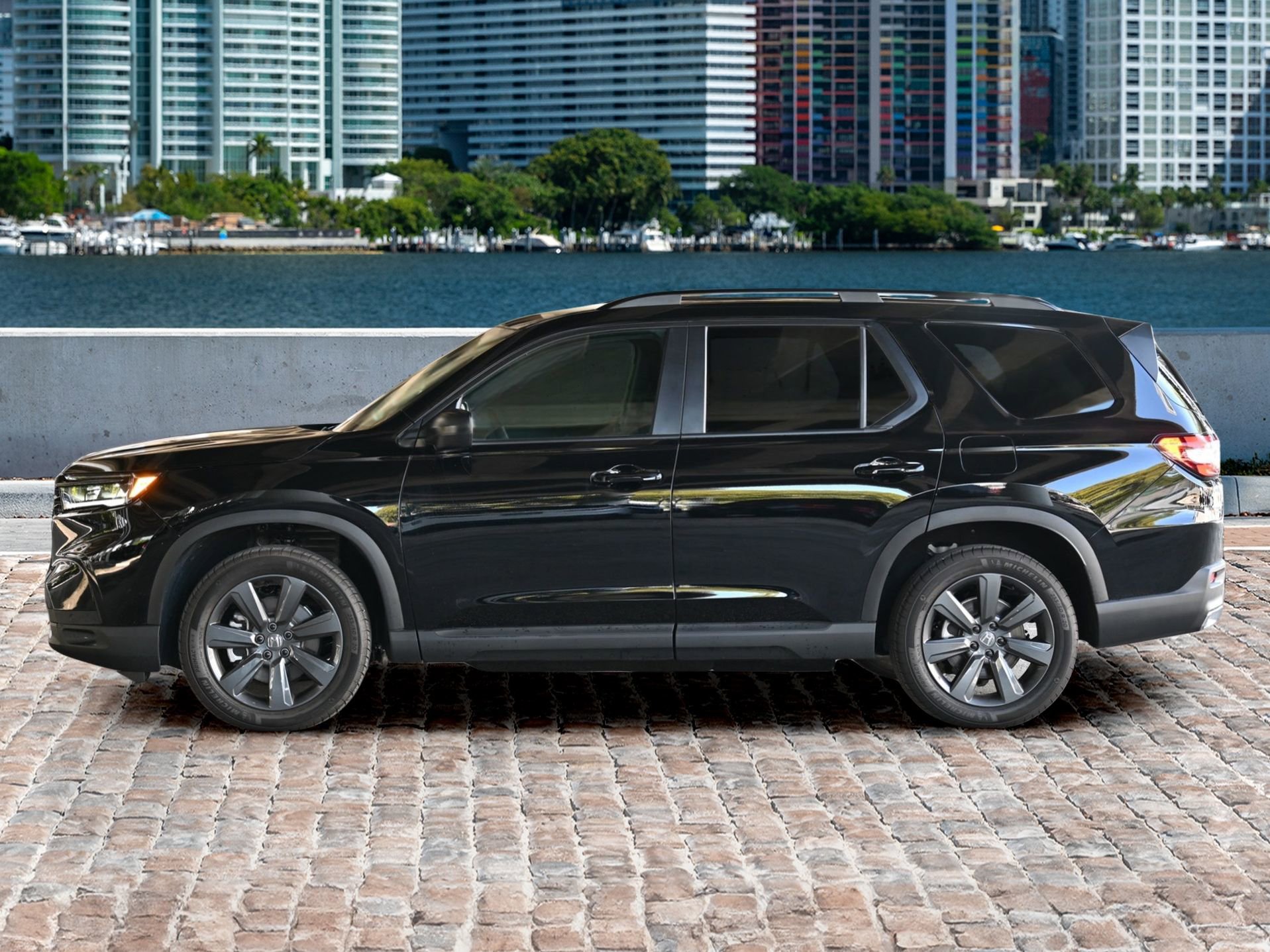 New 2025 Honda Pilot Sport image 8