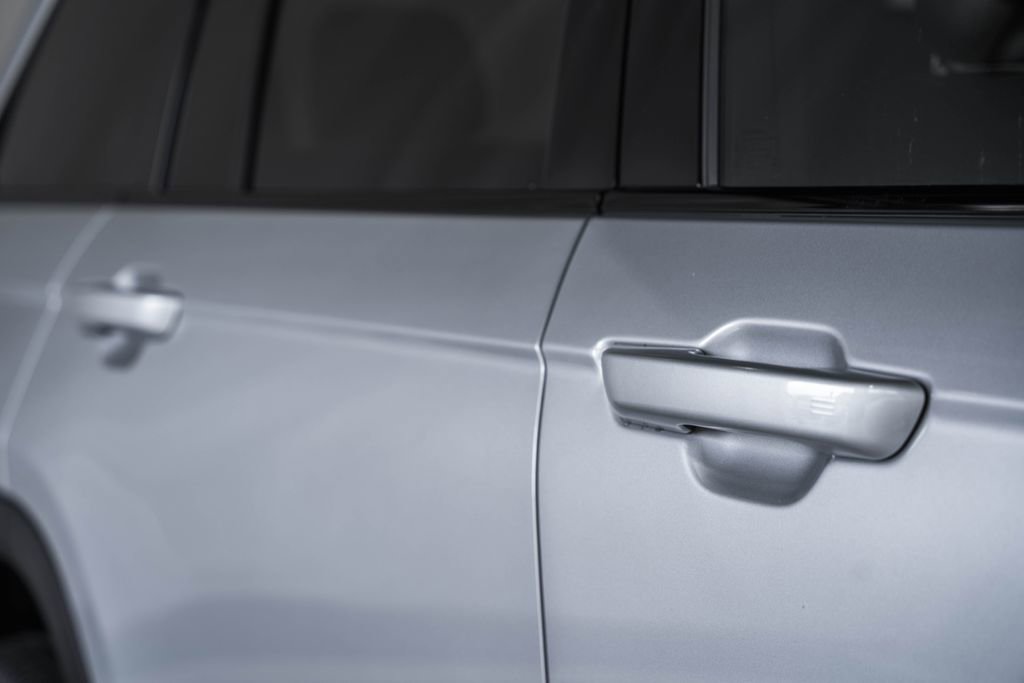 New 2025 Jeep Grand Cherokee Altitude image 15