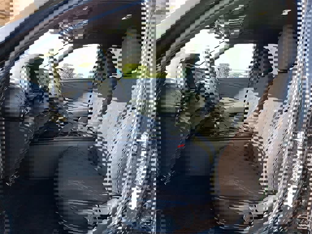 Used 2025 Hyundai Elantra Sport image 13