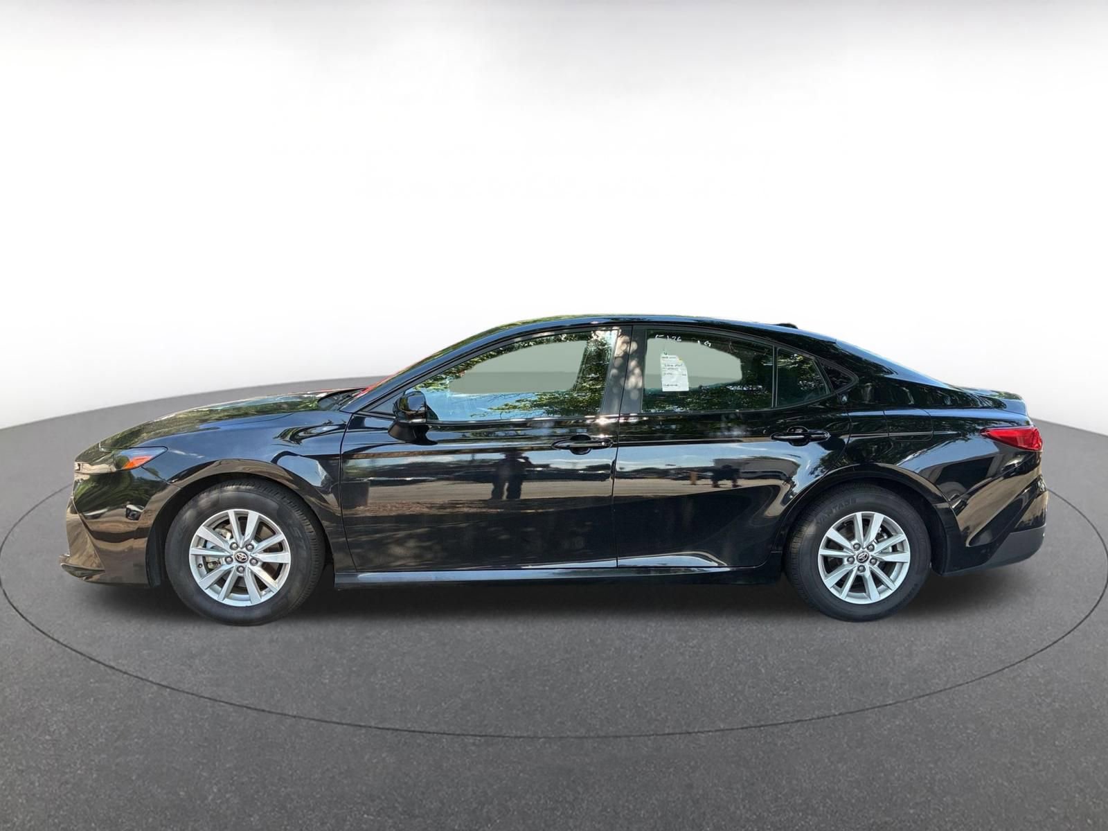 Used 2025 Toyota Camry LE FWD image 2