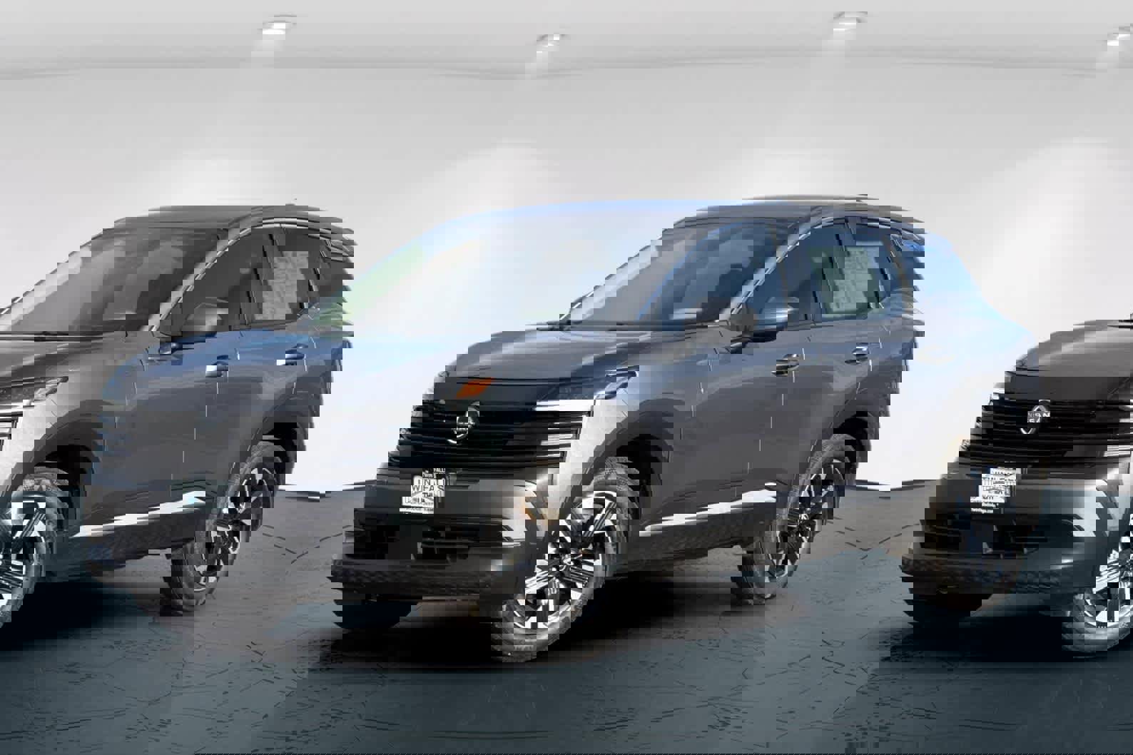 Used 2025 Nissan Kicks SV image 1