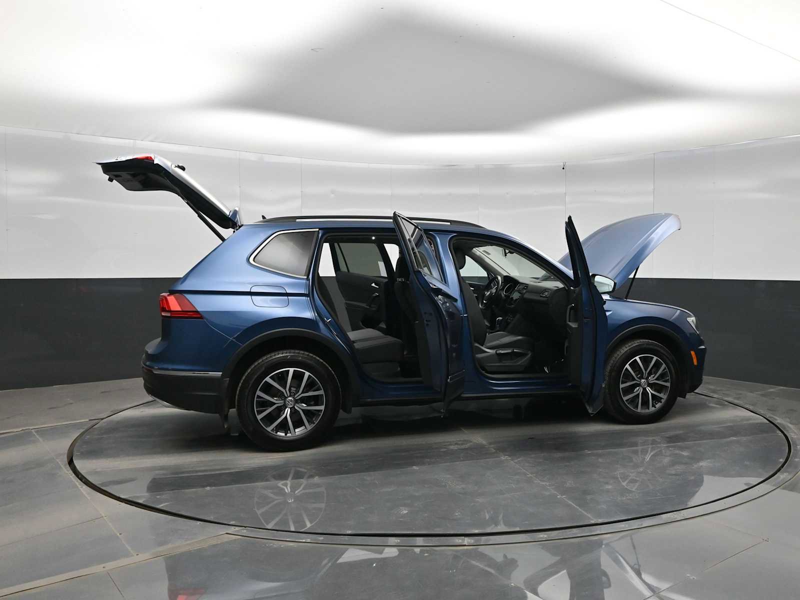 Used 2018 Volkswagen Tiguan SE AWD/4WD image 42
