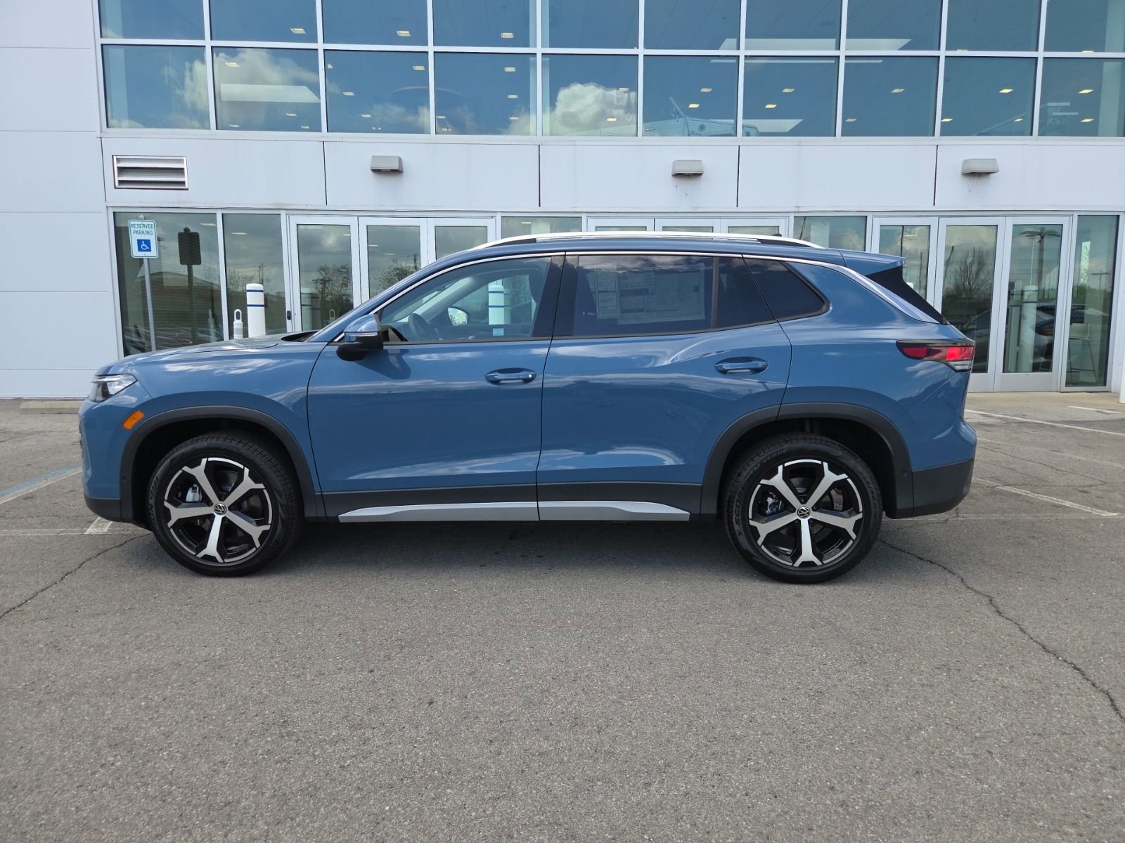 New 2026 Volkswagen Tiguan SE AWD/4WD image 10