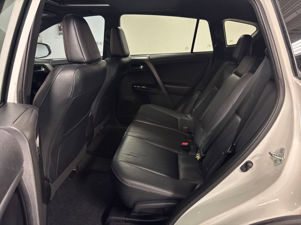 Used 2016 Toyota RAV4 SE image 29