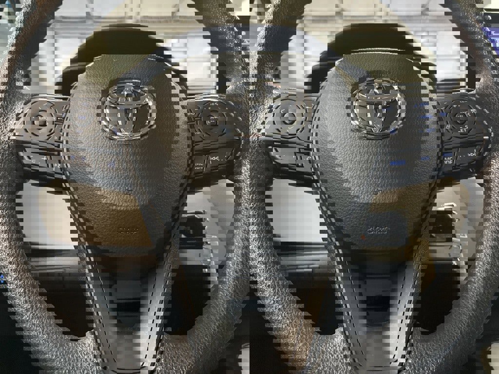 Used 2020 Toyota Corolla LE image 15