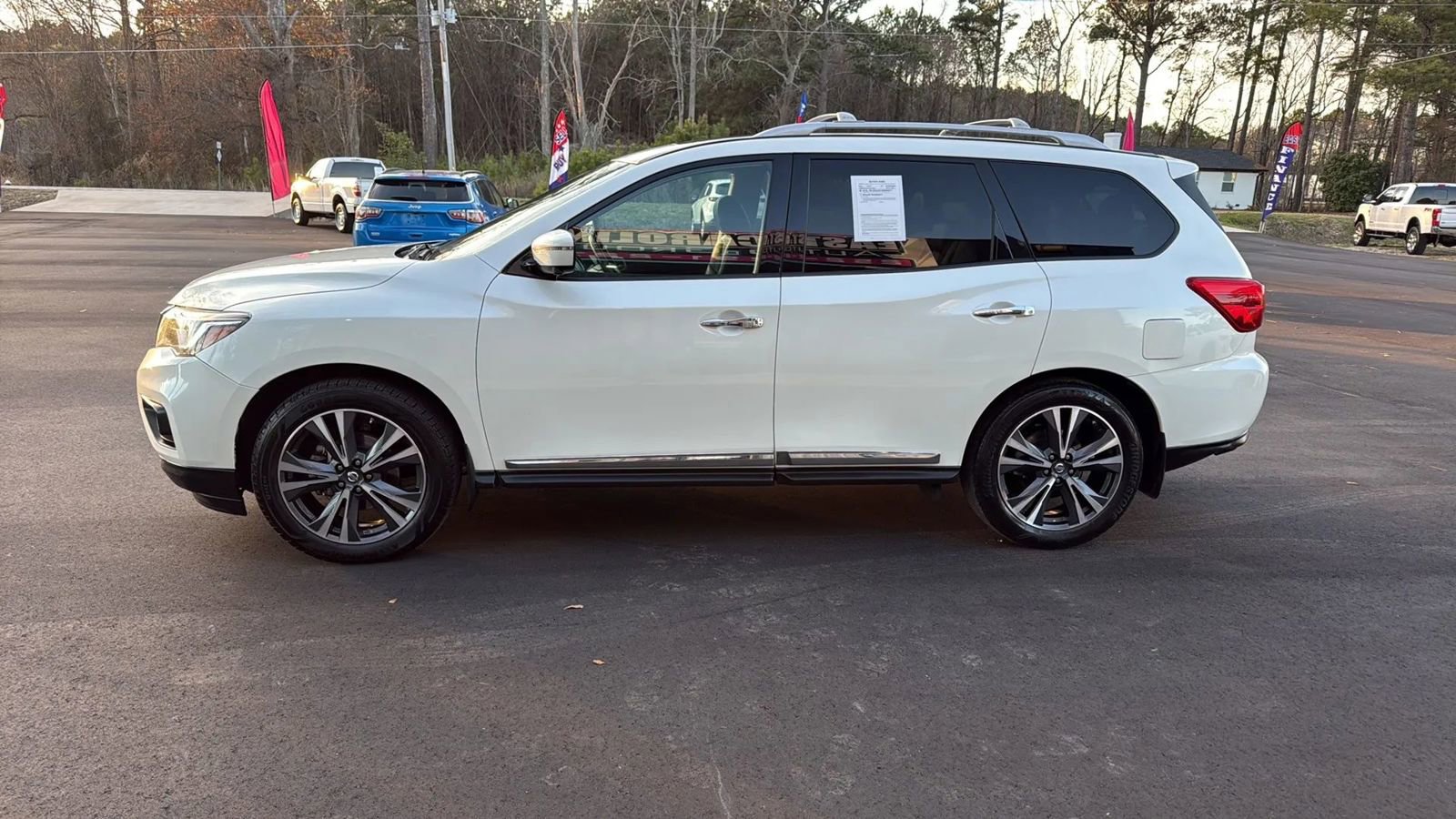 Used 2018 Nissan Pathfinder Platinum image 5