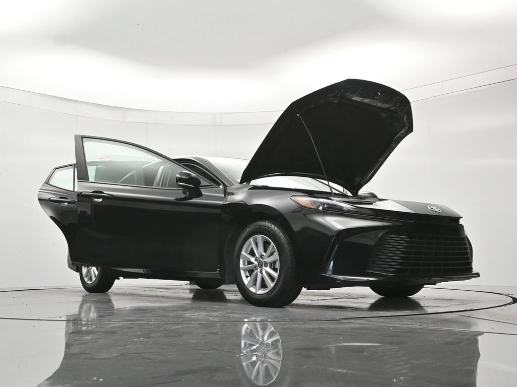 Used 2025 Toyota Camry LE FWD image 49