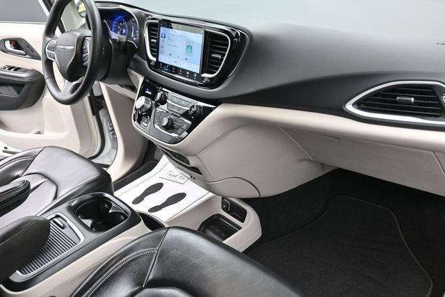 Used 2023 Chrysler Pacifica Touring-L FWD image 28