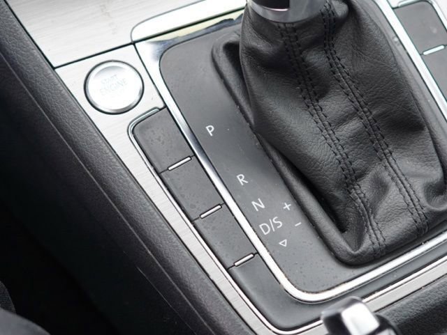 Used 2017 Volkswagen Golf Wolfsburg Edition image 29