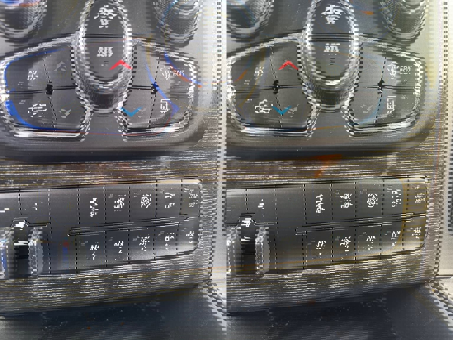 Used 2015 RAM 3500 Laramie Longhorn image 21