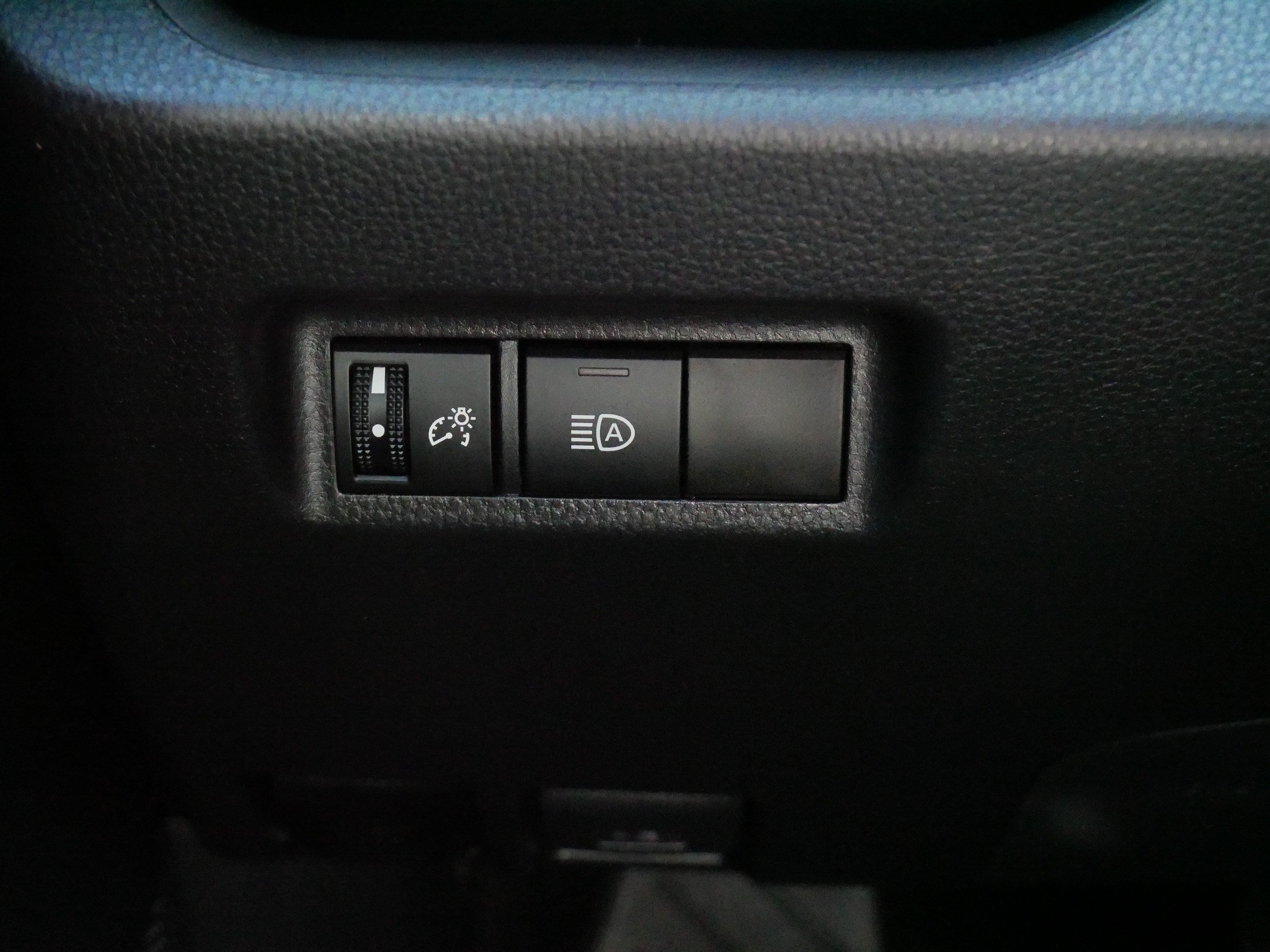 Certified 2025 Toyota RAV4 XLE AWD/4WD image 27