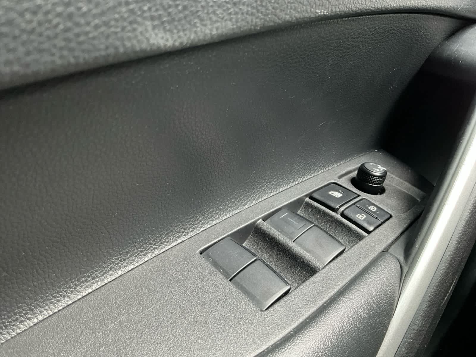Used 2025 Toyota Corolla Cross LE w/ Moonroof Package FWD image 20