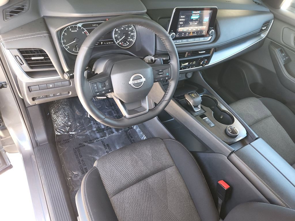 Used 2025 Nissan Rogue SV image 11