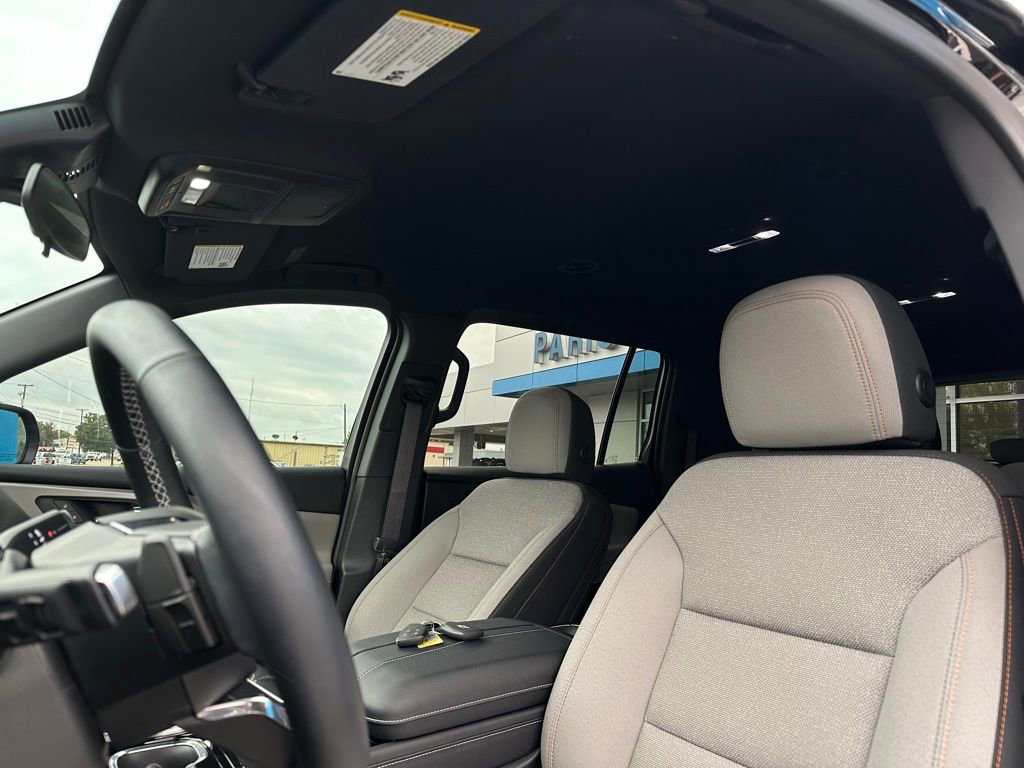 Used 2025 Chevrolet Traverse LT w/ Enhanced Driving Package FWD image 15